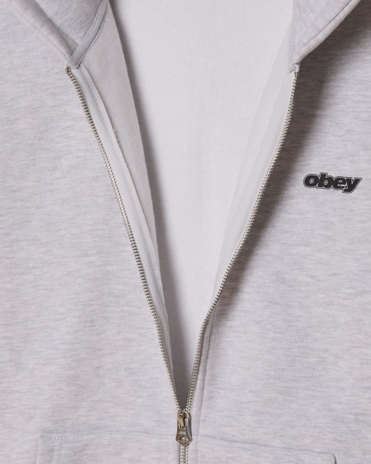 GAZE ZIP HOOD