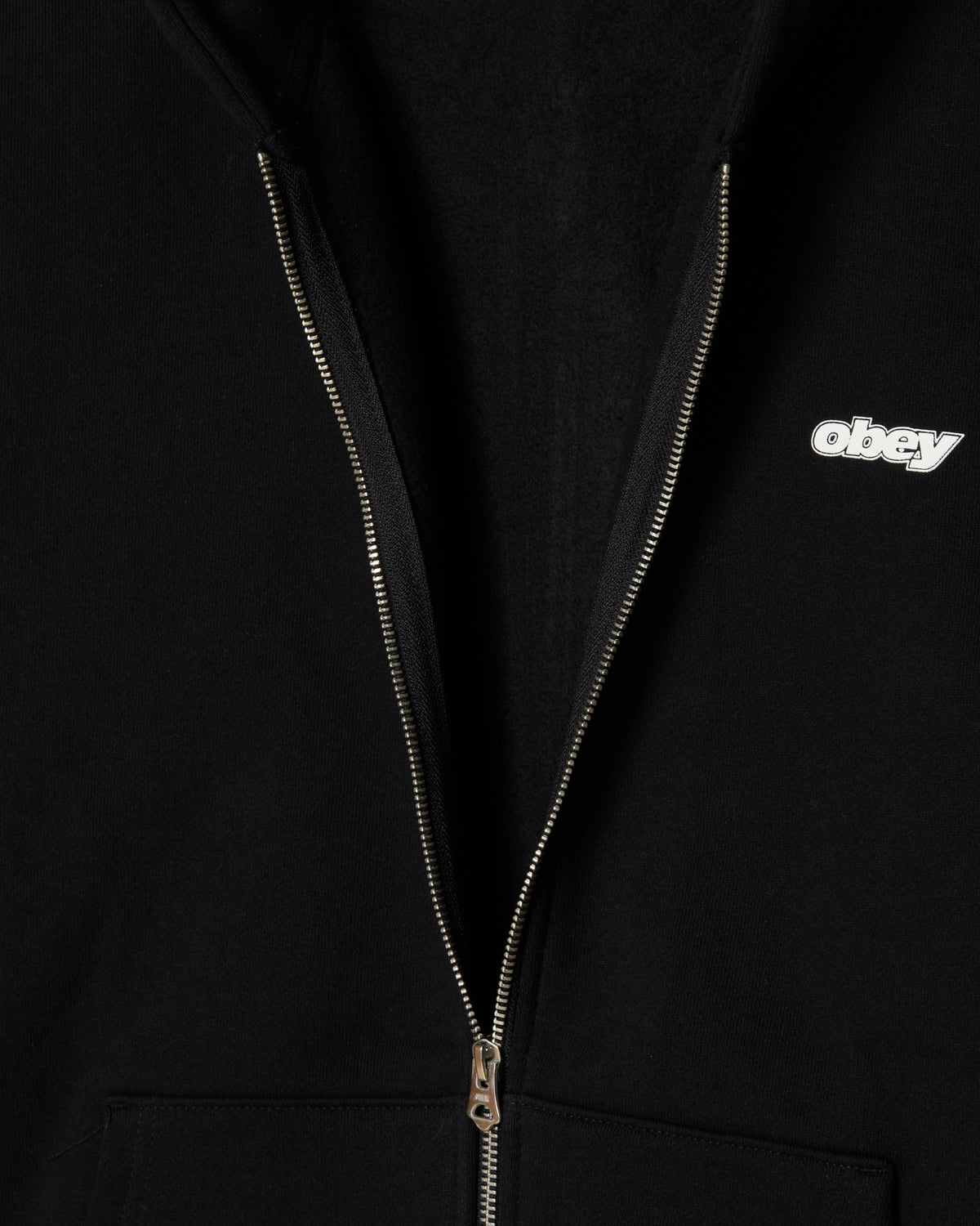 GAZE ZIP HOOD