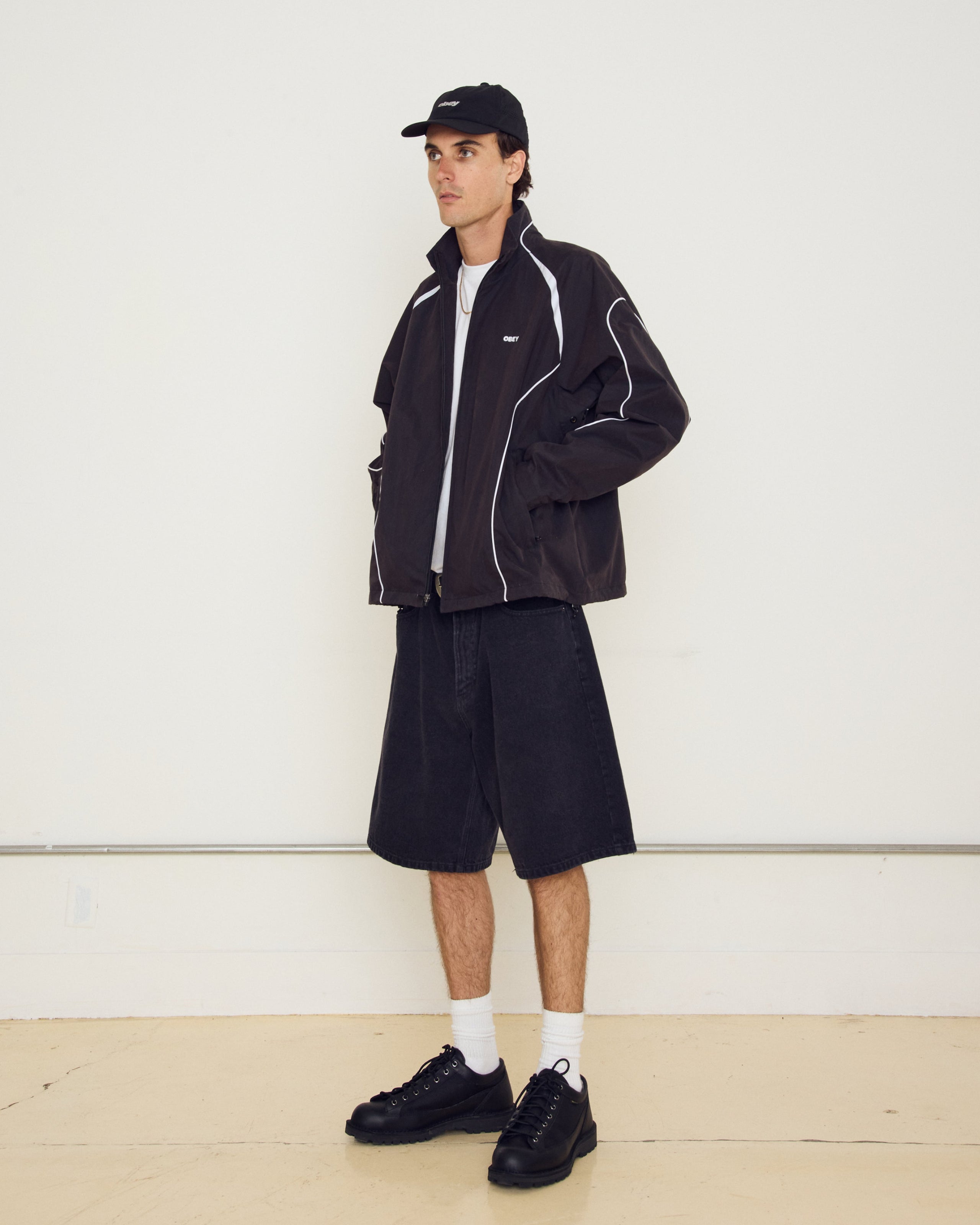 obey practice windbreaker black (zoomed)