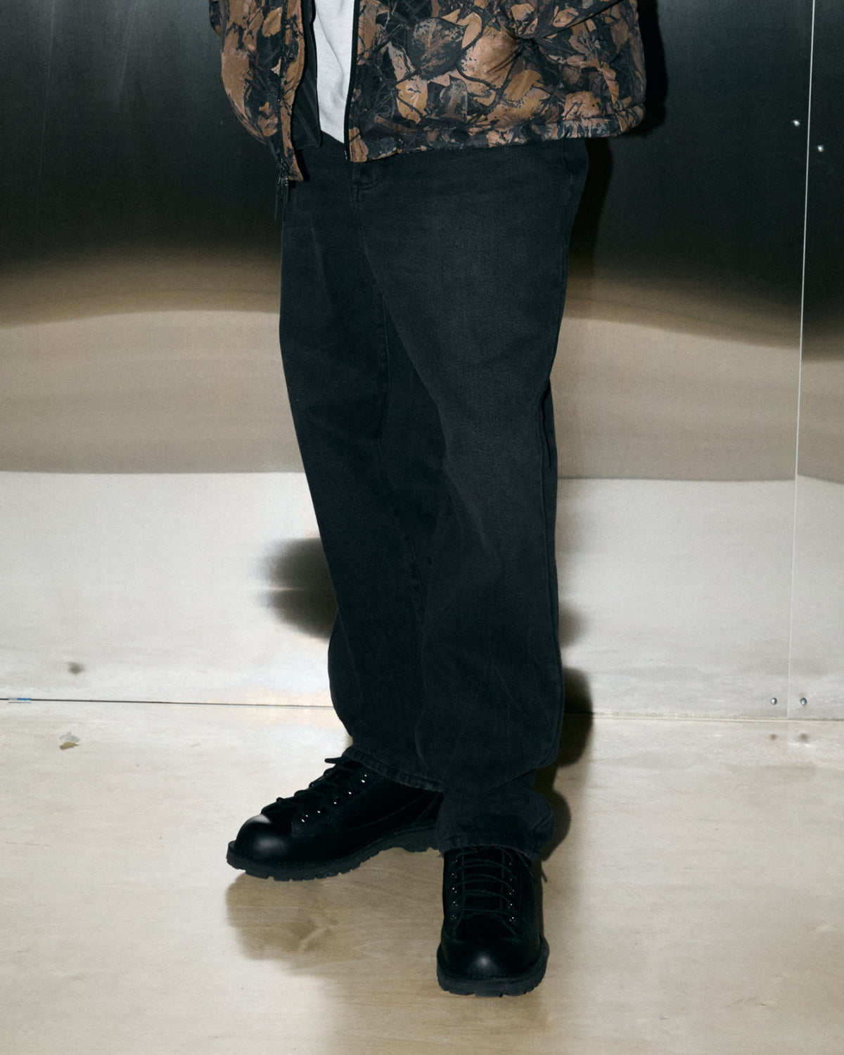 BOXCAR STRAIGHT LEG DENIM (zoomed)