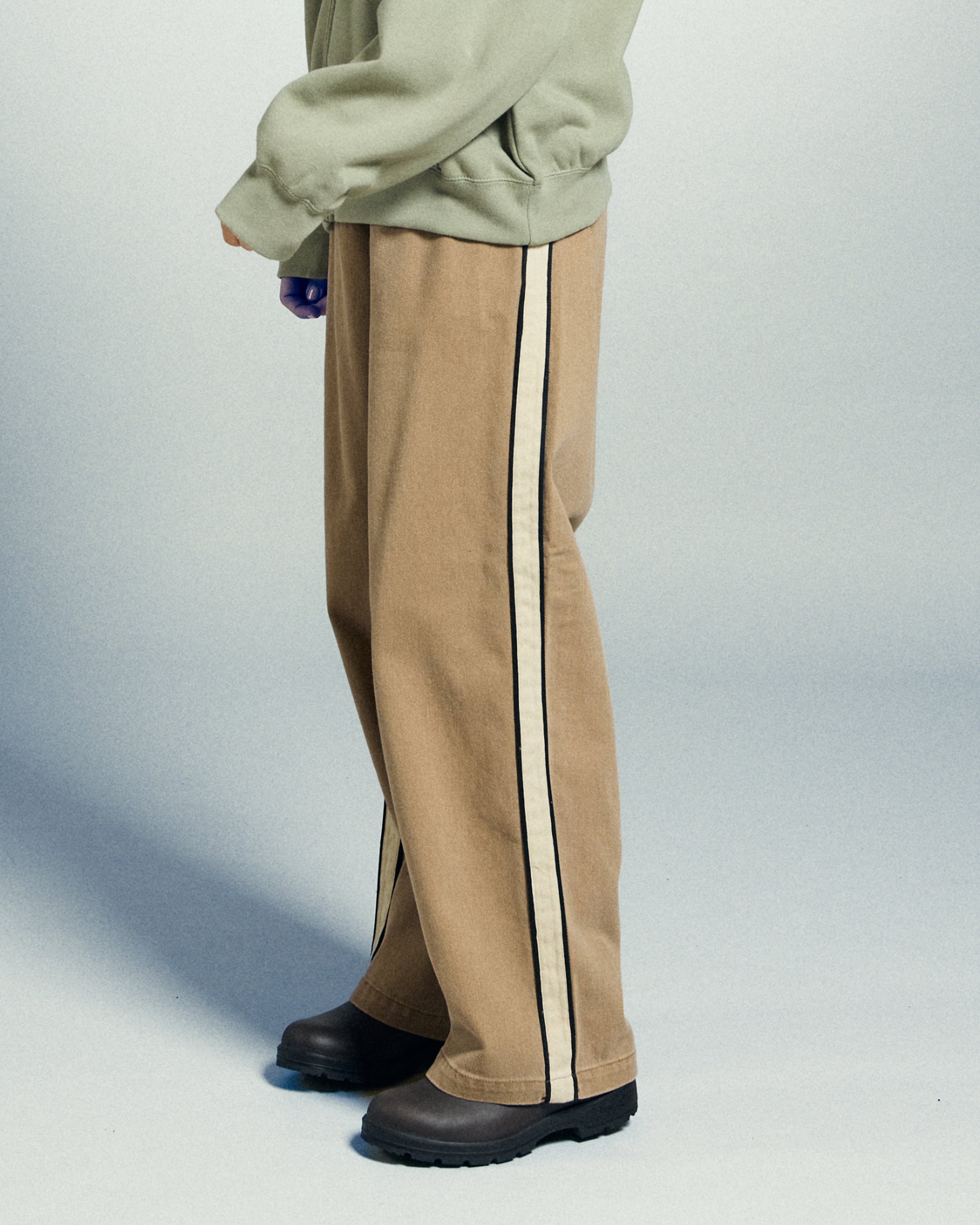 ASTRID SIDE STRIPE PANT (zoomed)