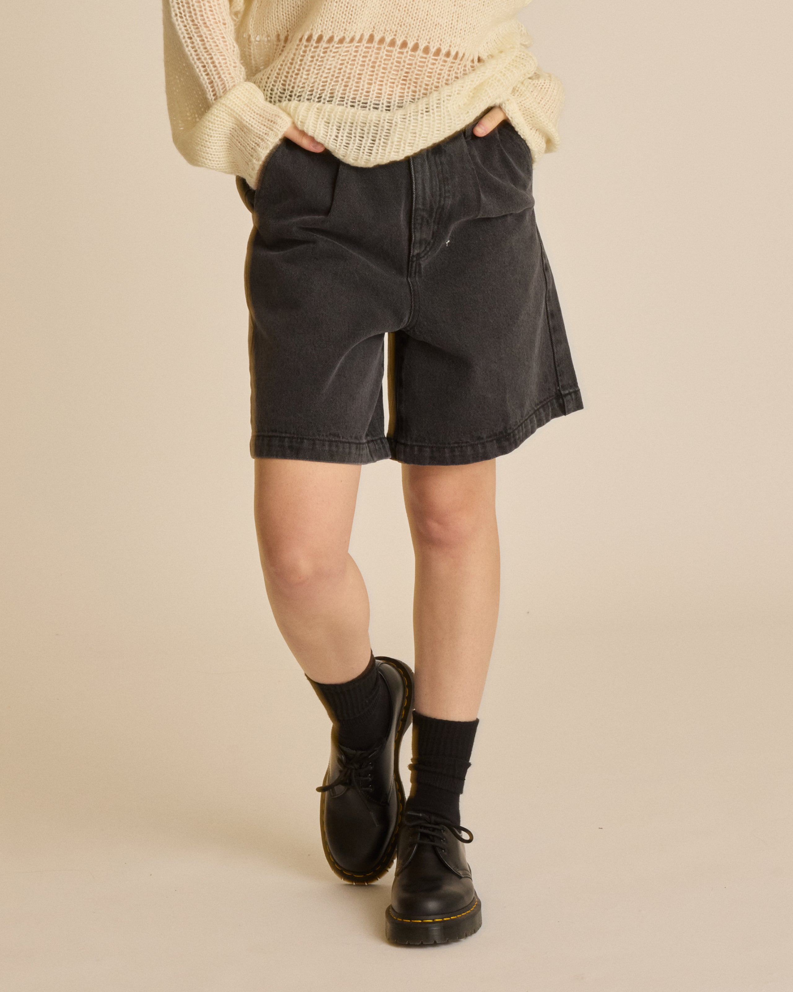ELI II DENIM PLEATED SHORT (zoomed)