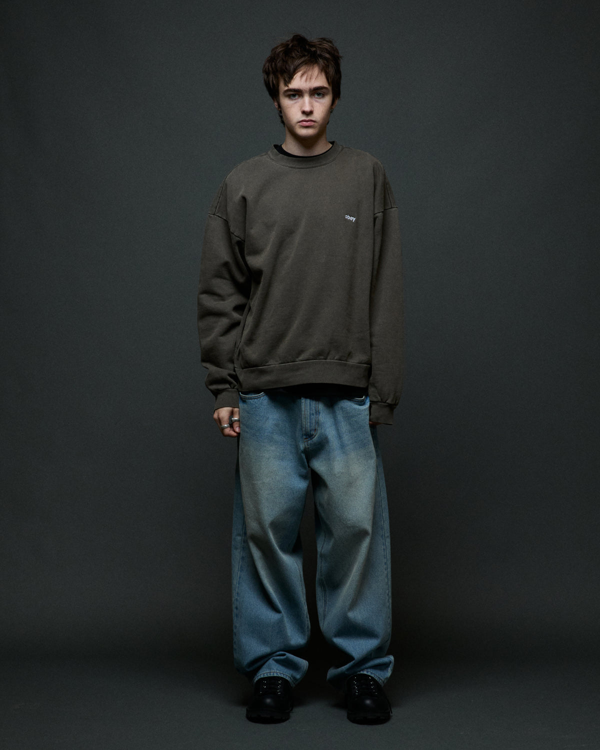 obey-lowercase-pigment-crewneck-pigment-black-olive