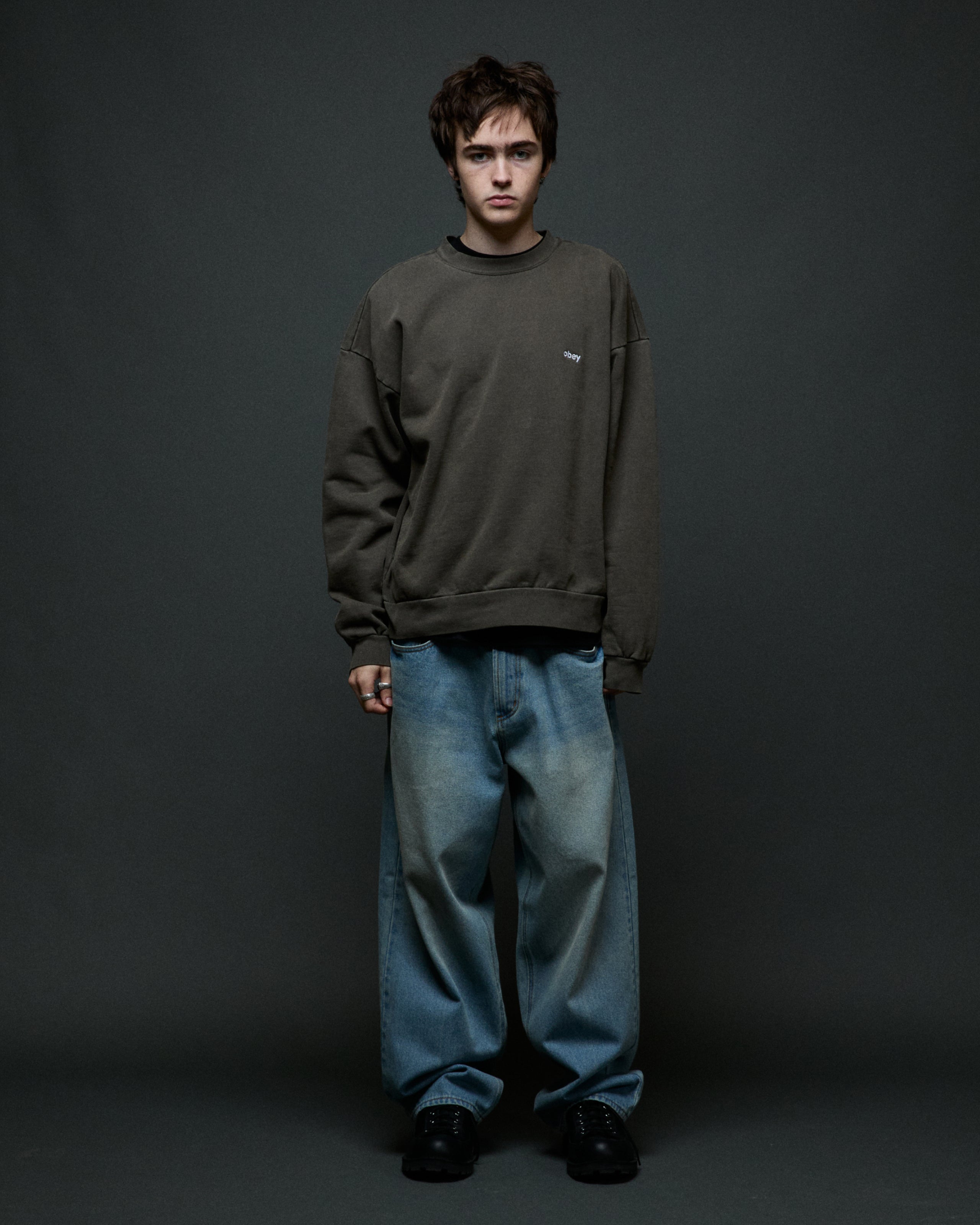obey-lowercase-pigment-crewneck-pigment-black-olive (zoomed)