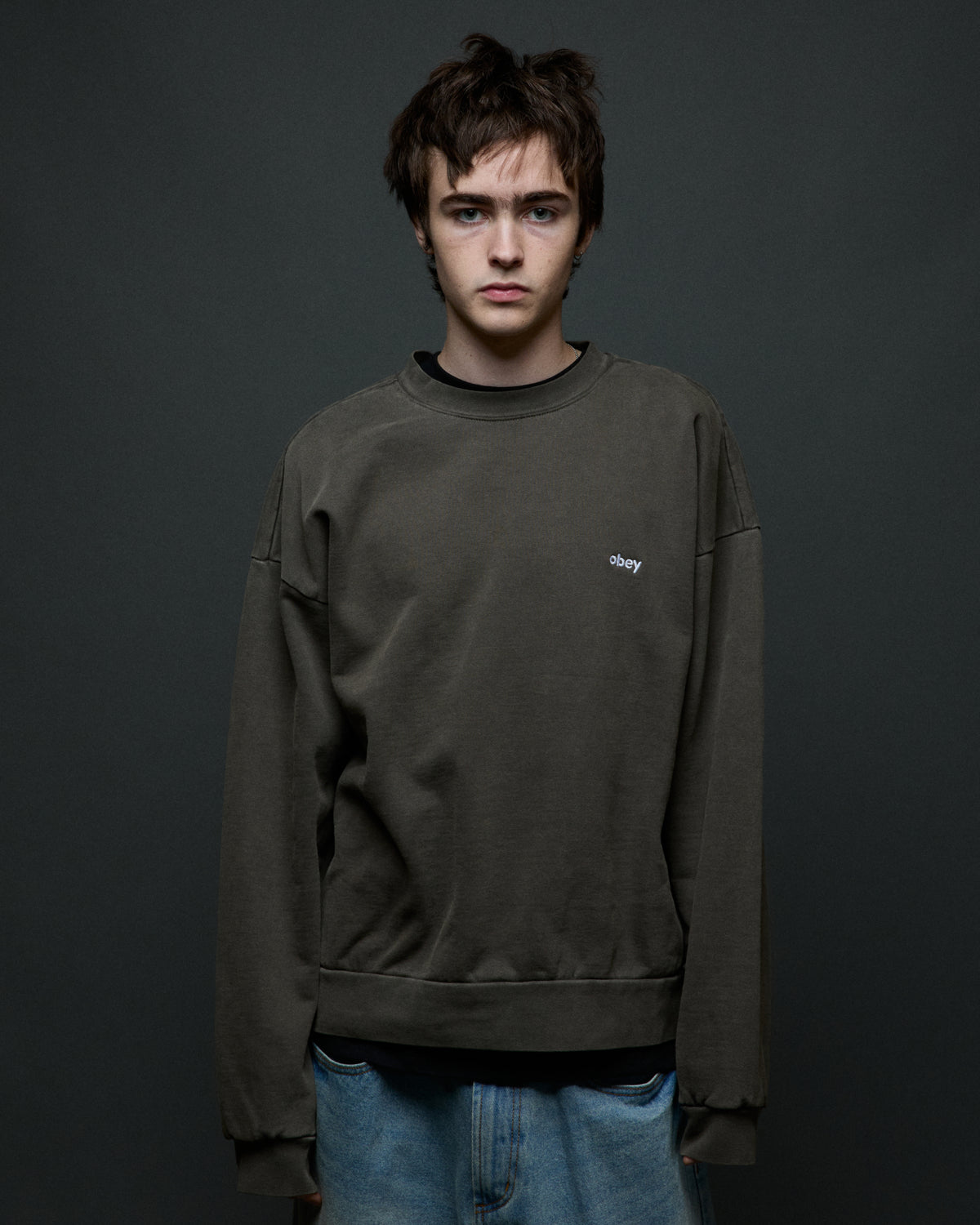 obey-lowercase-pigment-crewneck-pigment-black-olive