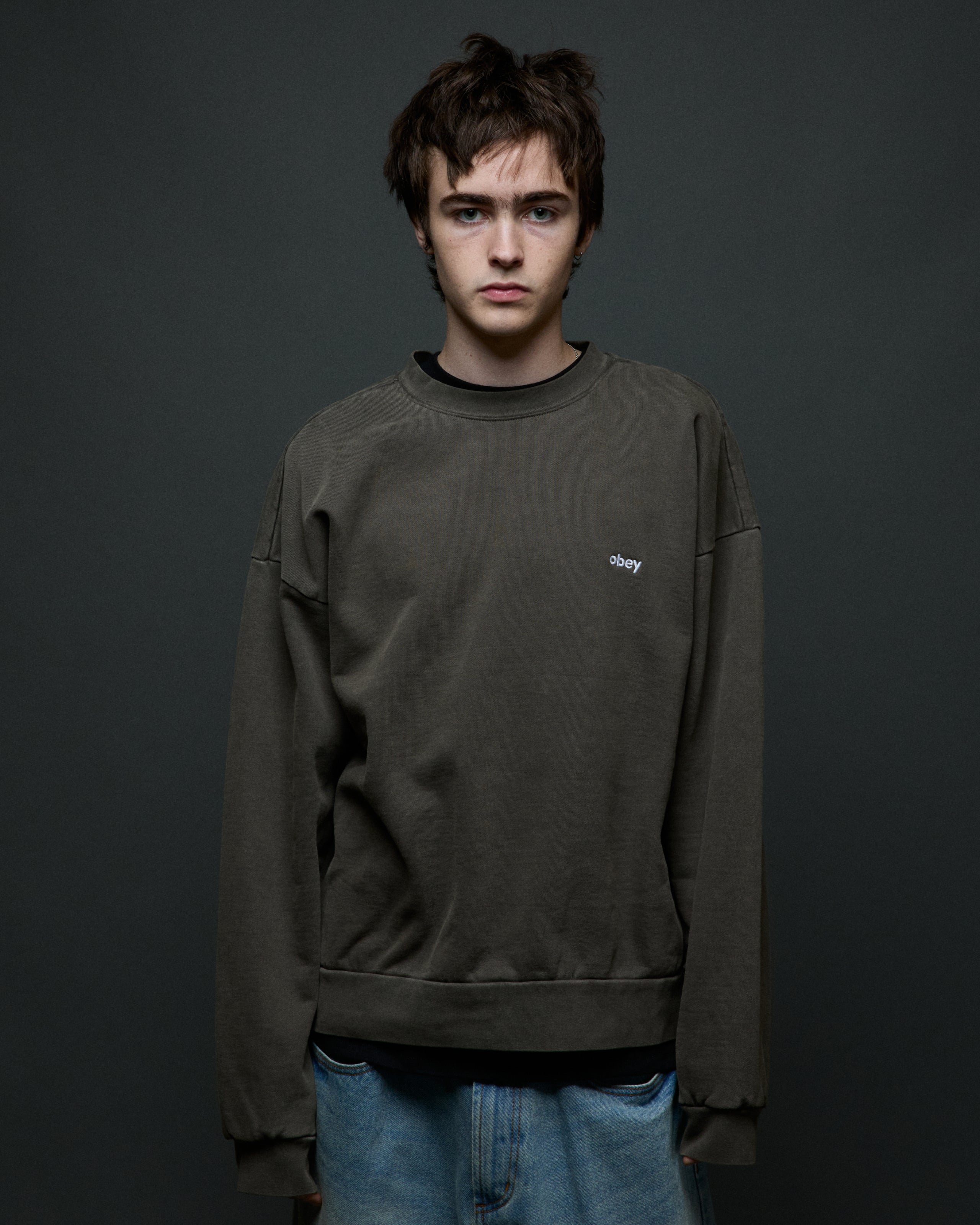 obey-lowercase-pigment-crewneck-pigment-black-olive (zoomed)
