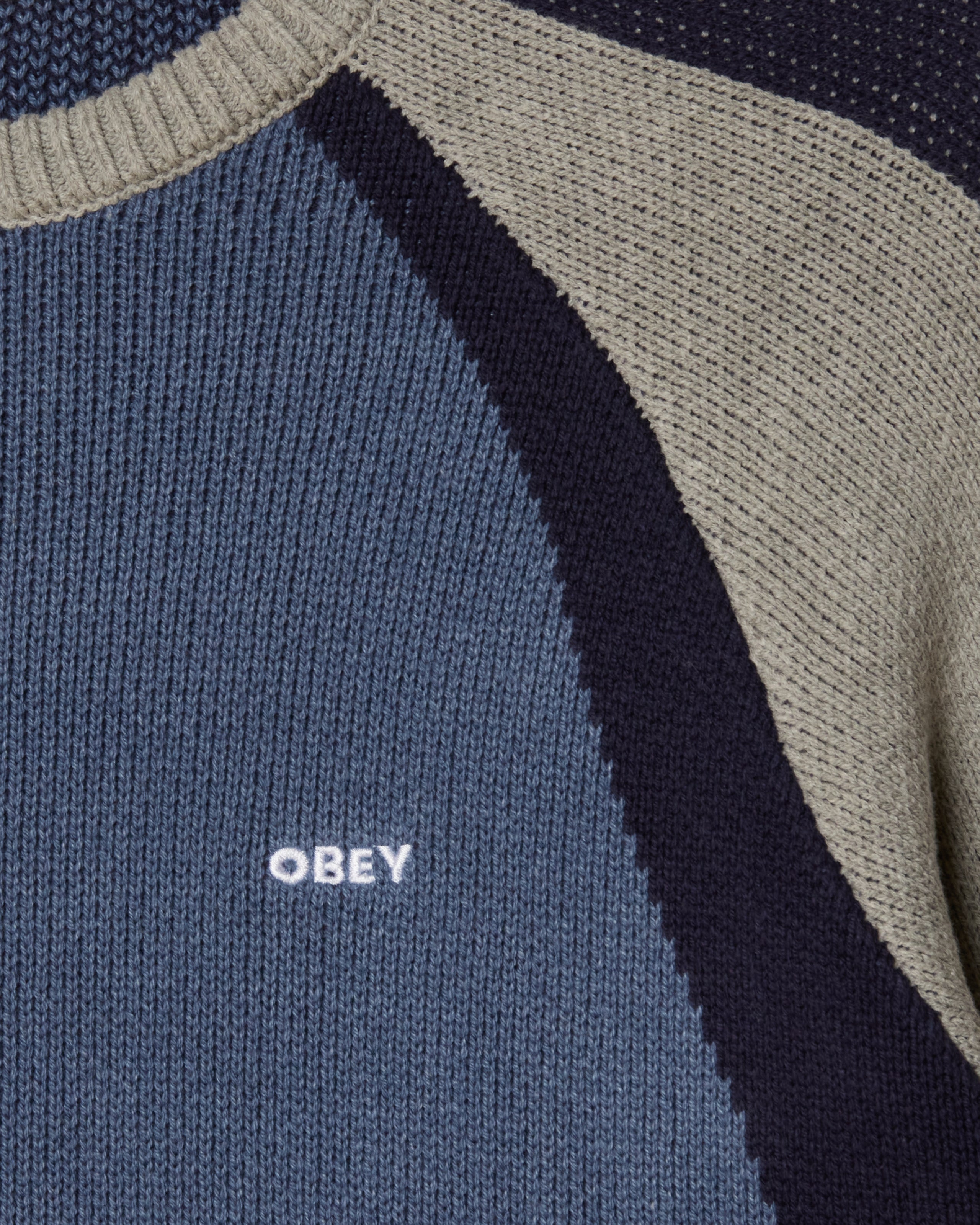 RAGLAN CREW NECK SWEATER (zoomed)