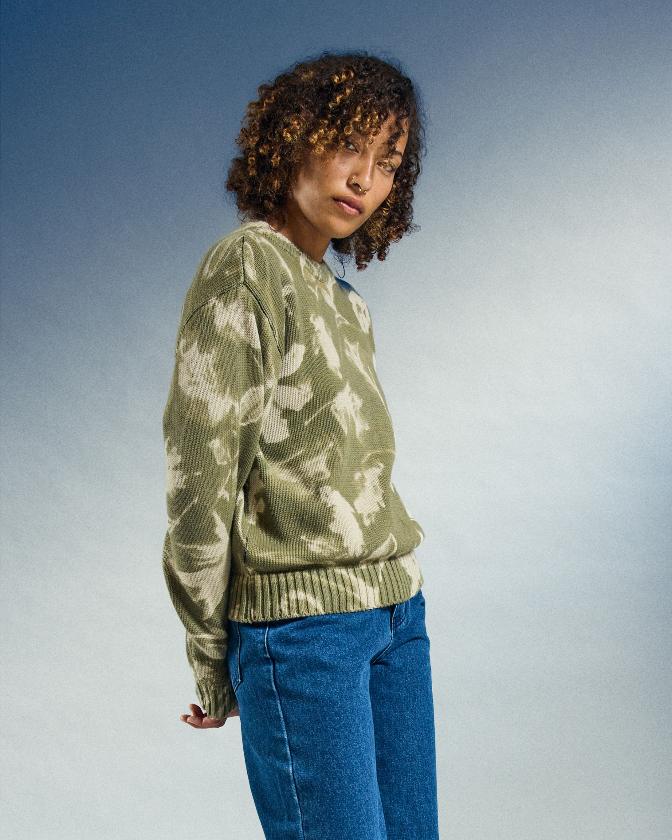 LEAVES CREW SWEATER (zoomed)